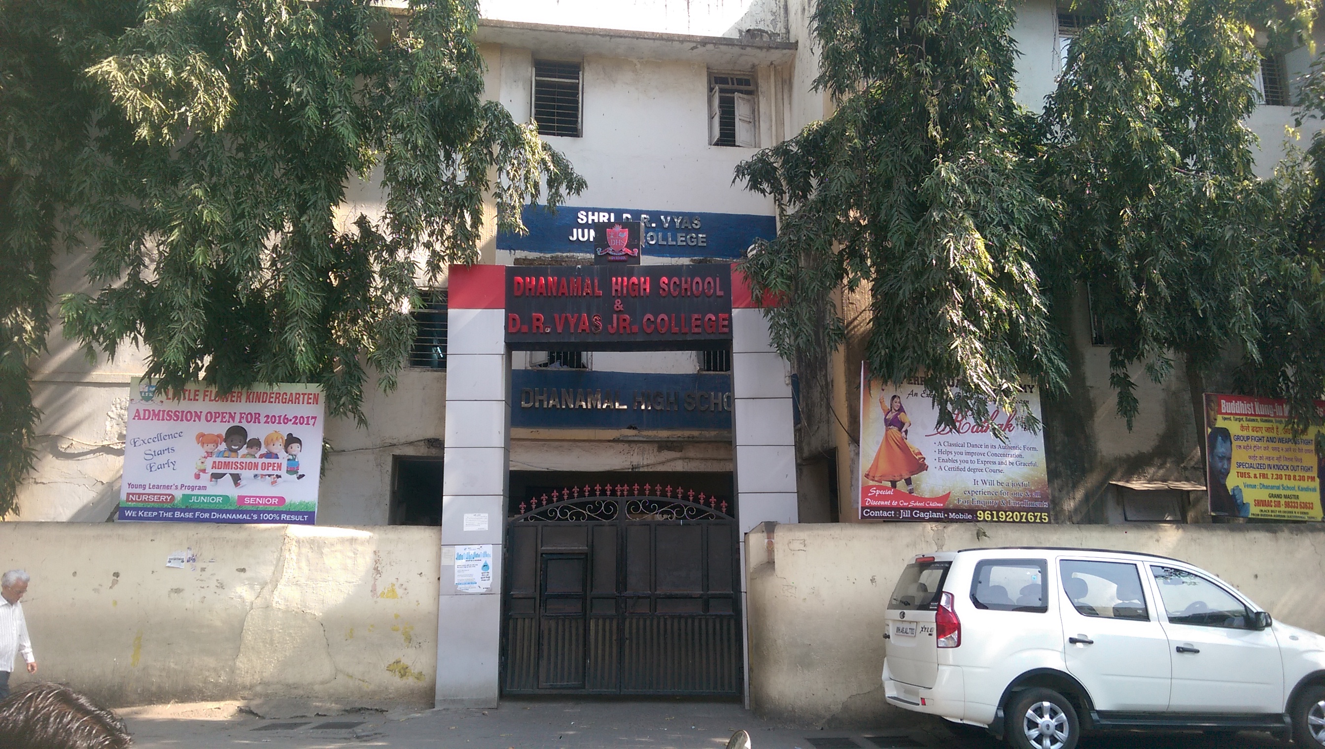 Commerce college in Kandivali 
